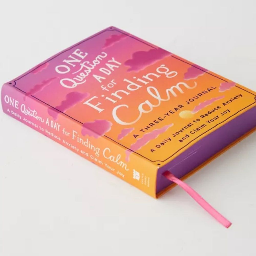 UO One Question a Day for Finding Calm: A Three-Year Journal Book